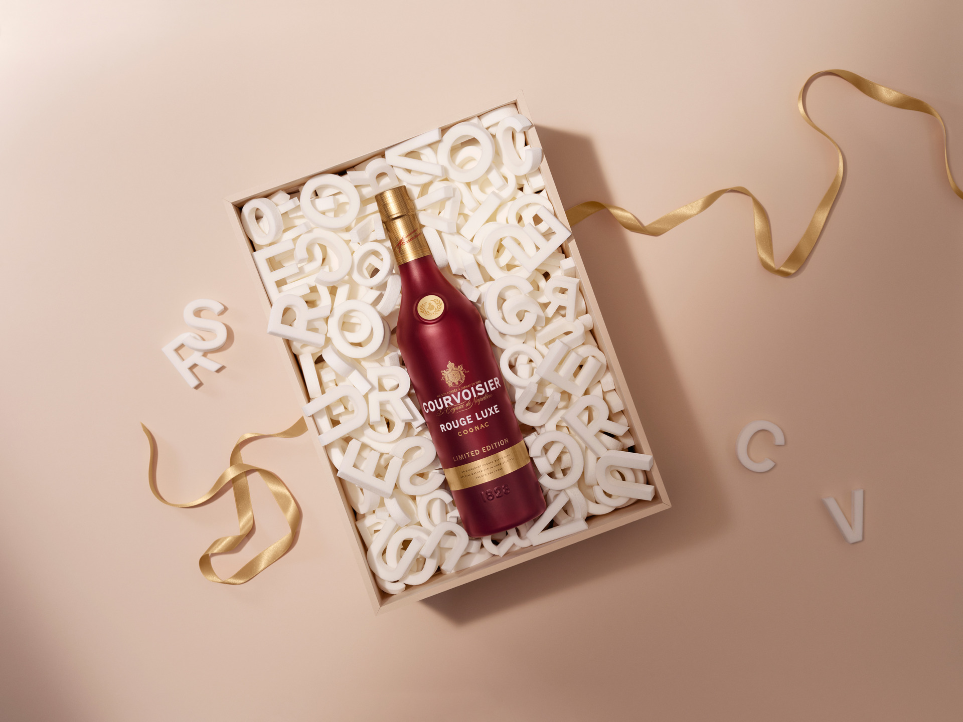 Courvoisier Rouge Luxe Beautyshot gift